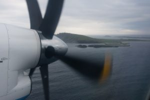 Ens apropem a l'aeroport de Sumburgh, al sud de l'illa principal de les Shetland